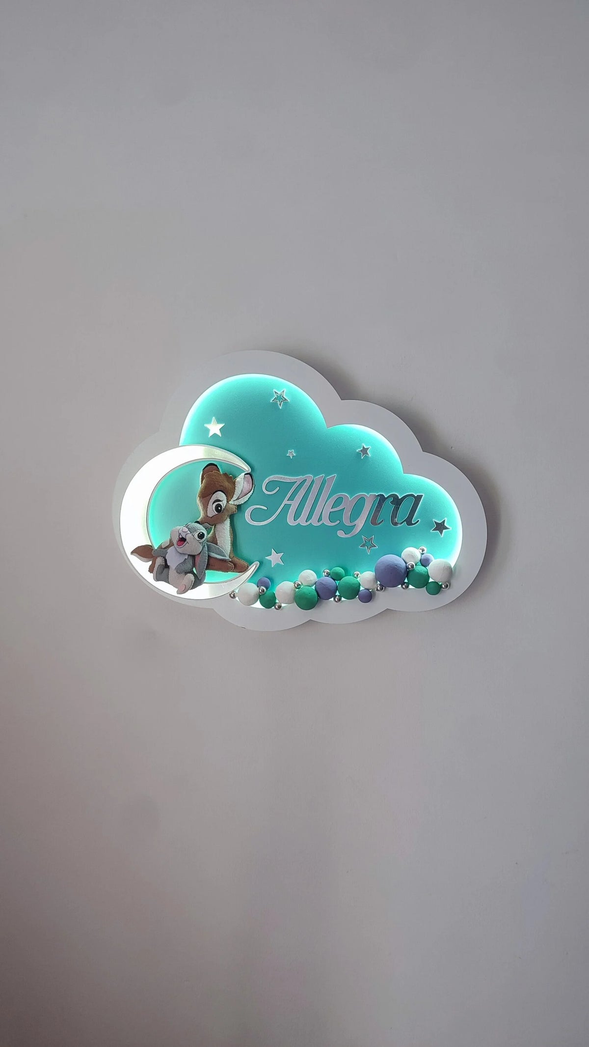 Luce notturna LED nuvola turchese con nome, Bambi e Tamburino in feltro, palline turchese, viola e bianche, lampada artigianale