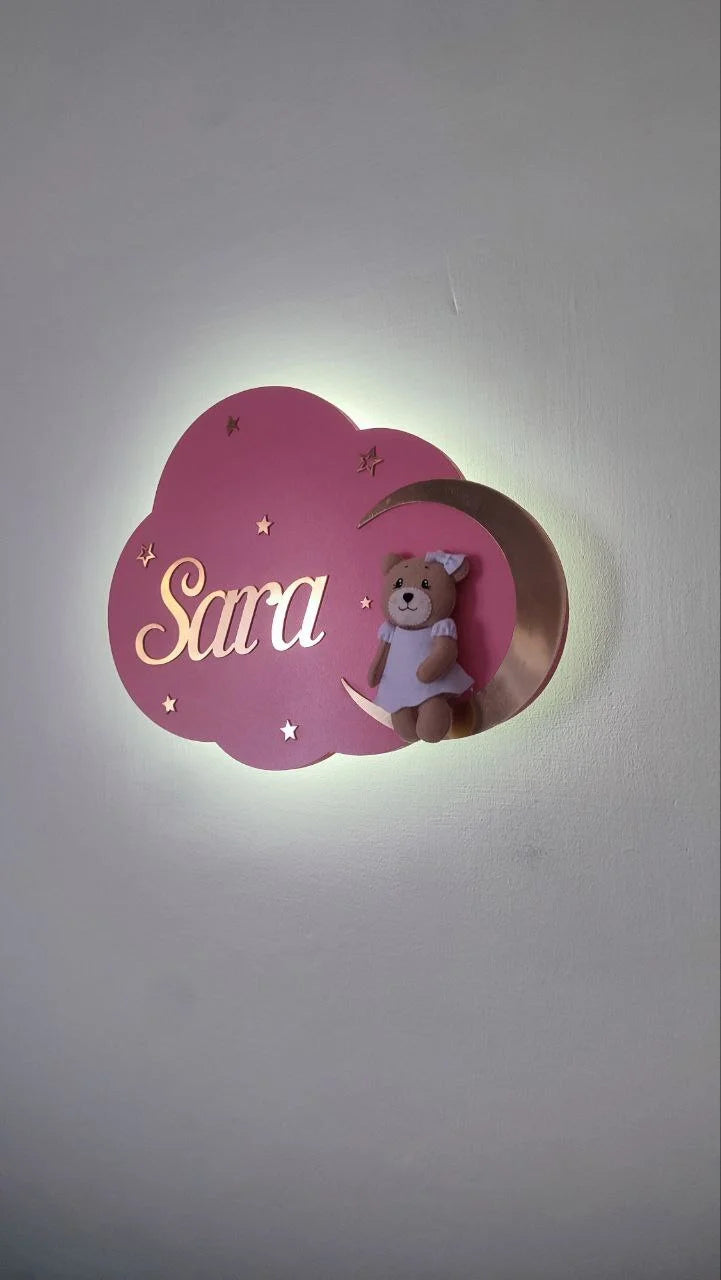 Luce notturna LED nuvola fucsia con nome personalizzato e orsetto in feltro, decorazione cameretta bambina