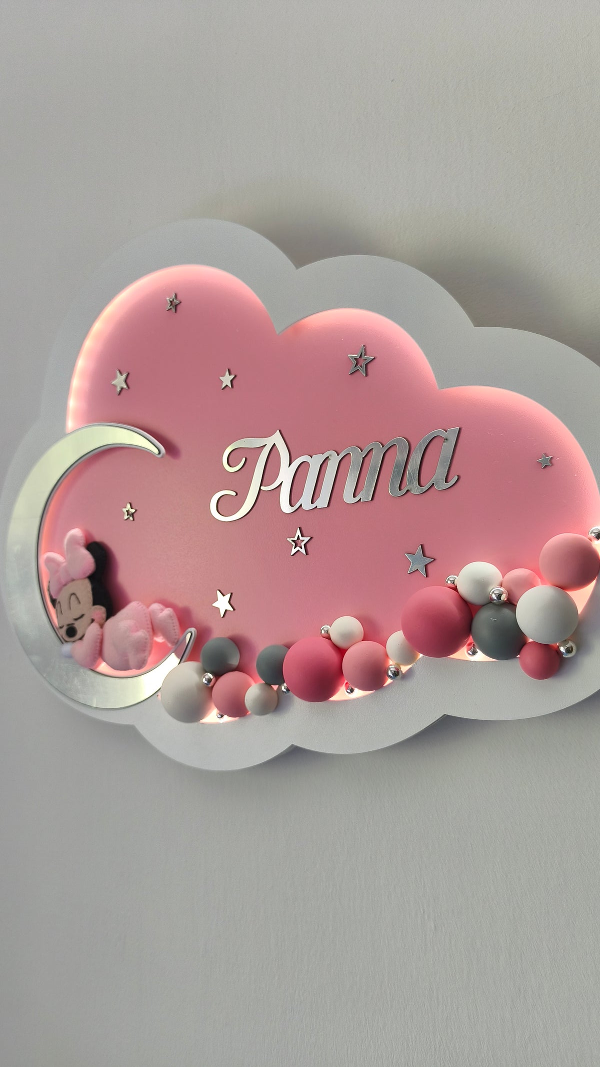 Luce notturna nuvola rosa personalizzata con il nome Panna e Minnie Mouse che dorme sulla luna per cameretta.