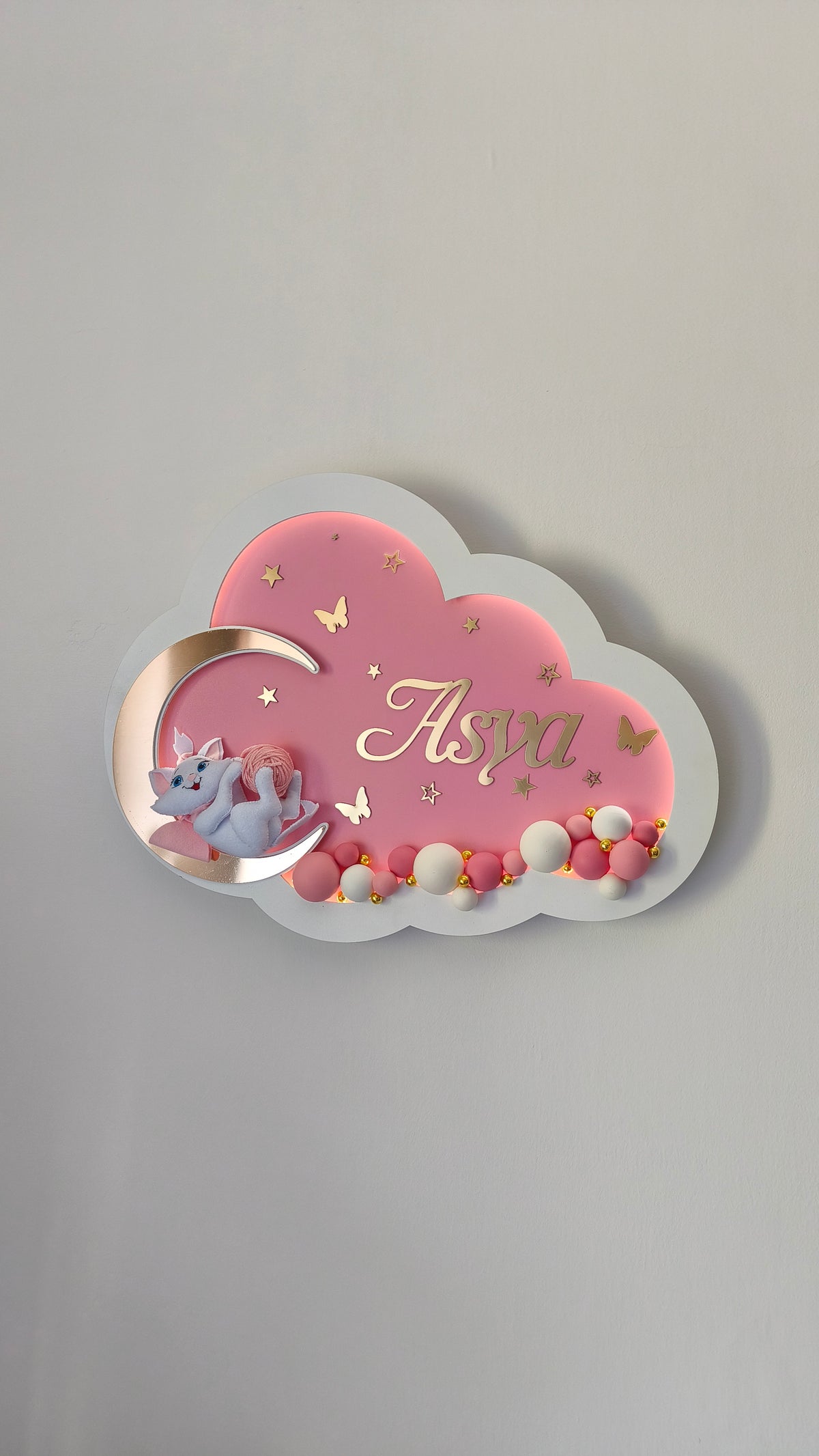 Luce notturna rosa a nuvola personalizzata con nome, gattina Minou sulla luna e farfalle decorative