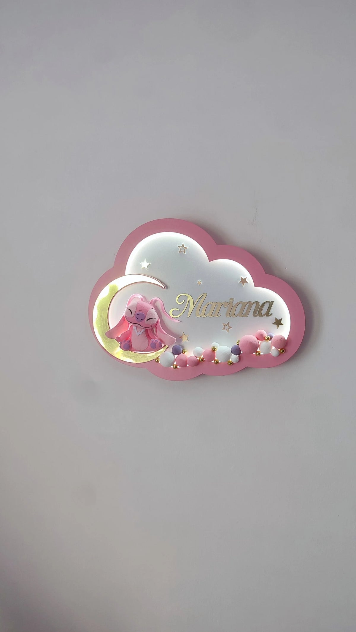 Luce notturna nuvola alieno kawaii rosa personalizzata con nome in oro luna dorata e palloncini rosa lilla fatta a mano