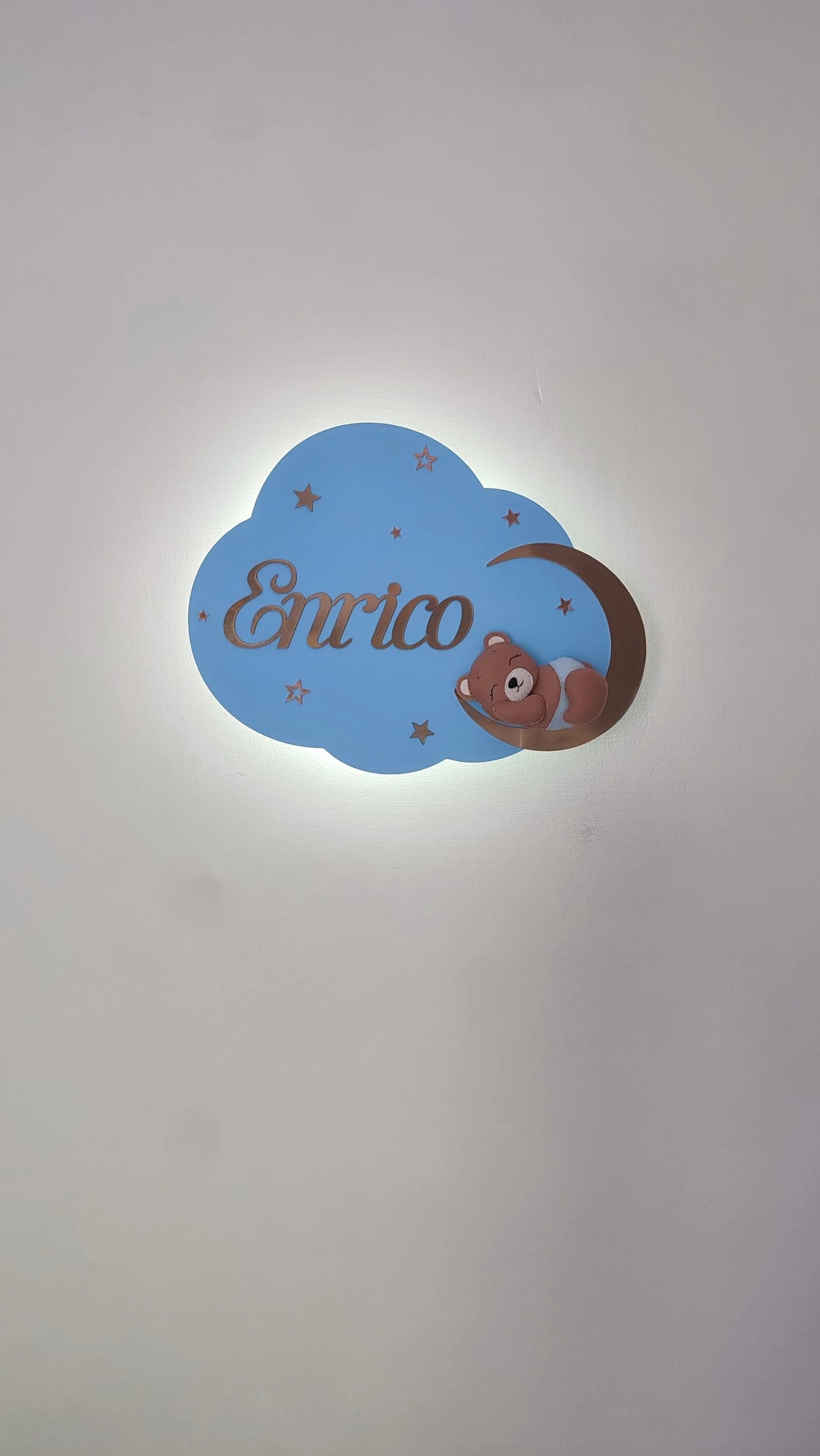 Luce notturna LED nuvola azzurra con nome personalizzato, orsetto addormentato sulla luna bronzo, cameretta neonato