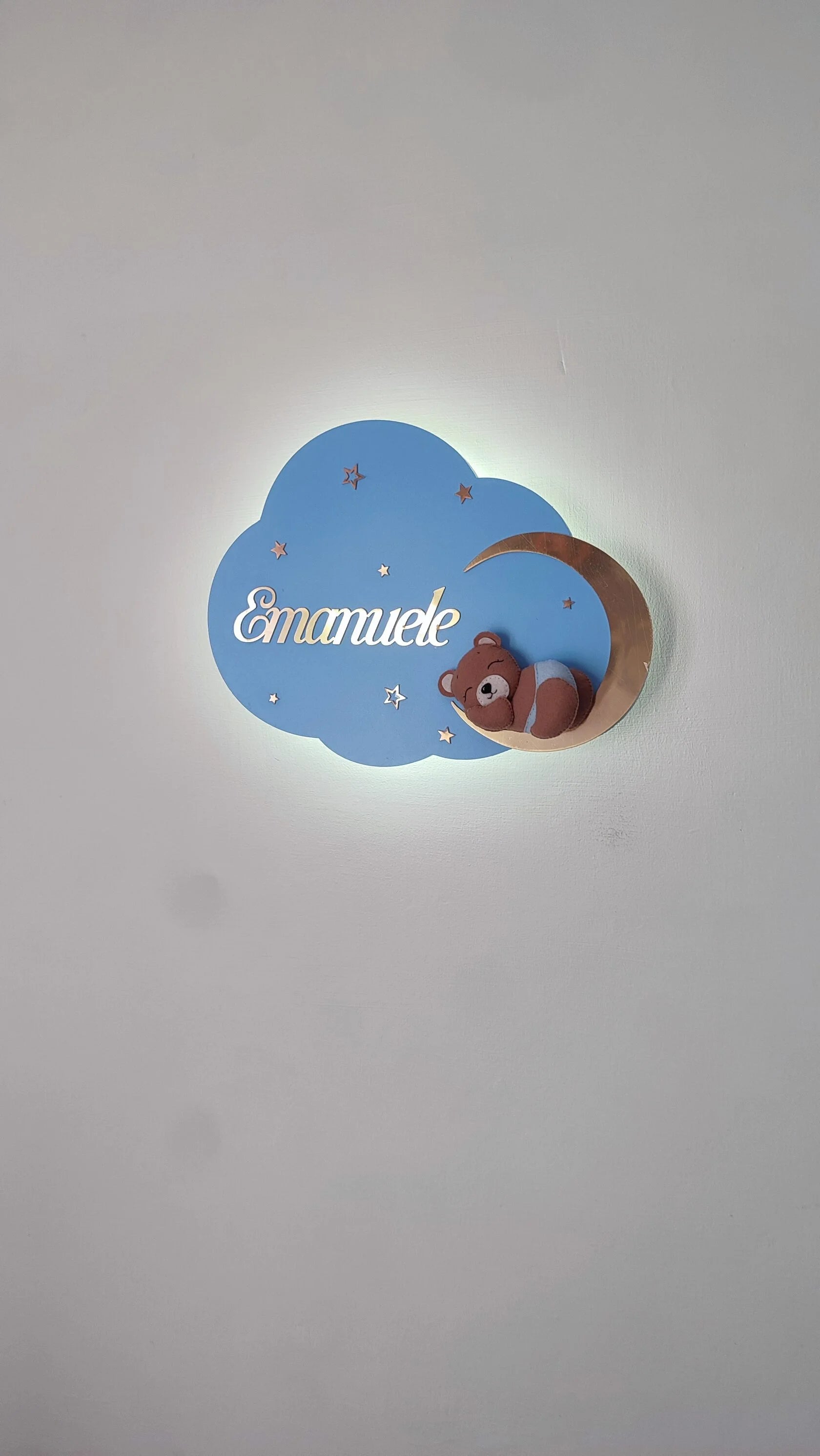 Luce notturna LED nuvola azzurra con nome bianco personalizzato, orsetto che dorme sulla luna dorata, neonato