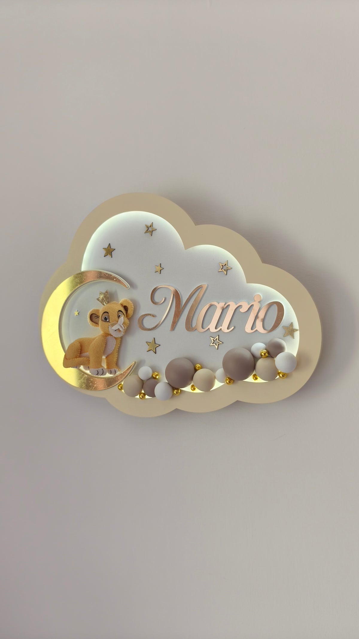 Luce notturna nuvola bianca e beige personalizzata re leone con nome bambino, cucciolo di leone su luna