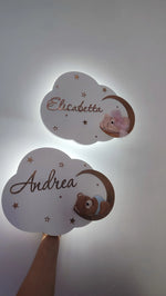 Due luci notturne LED nuvola bianca personalizzate con orsetto sulla luna, versione bambina con tulle e bambino, cameretta