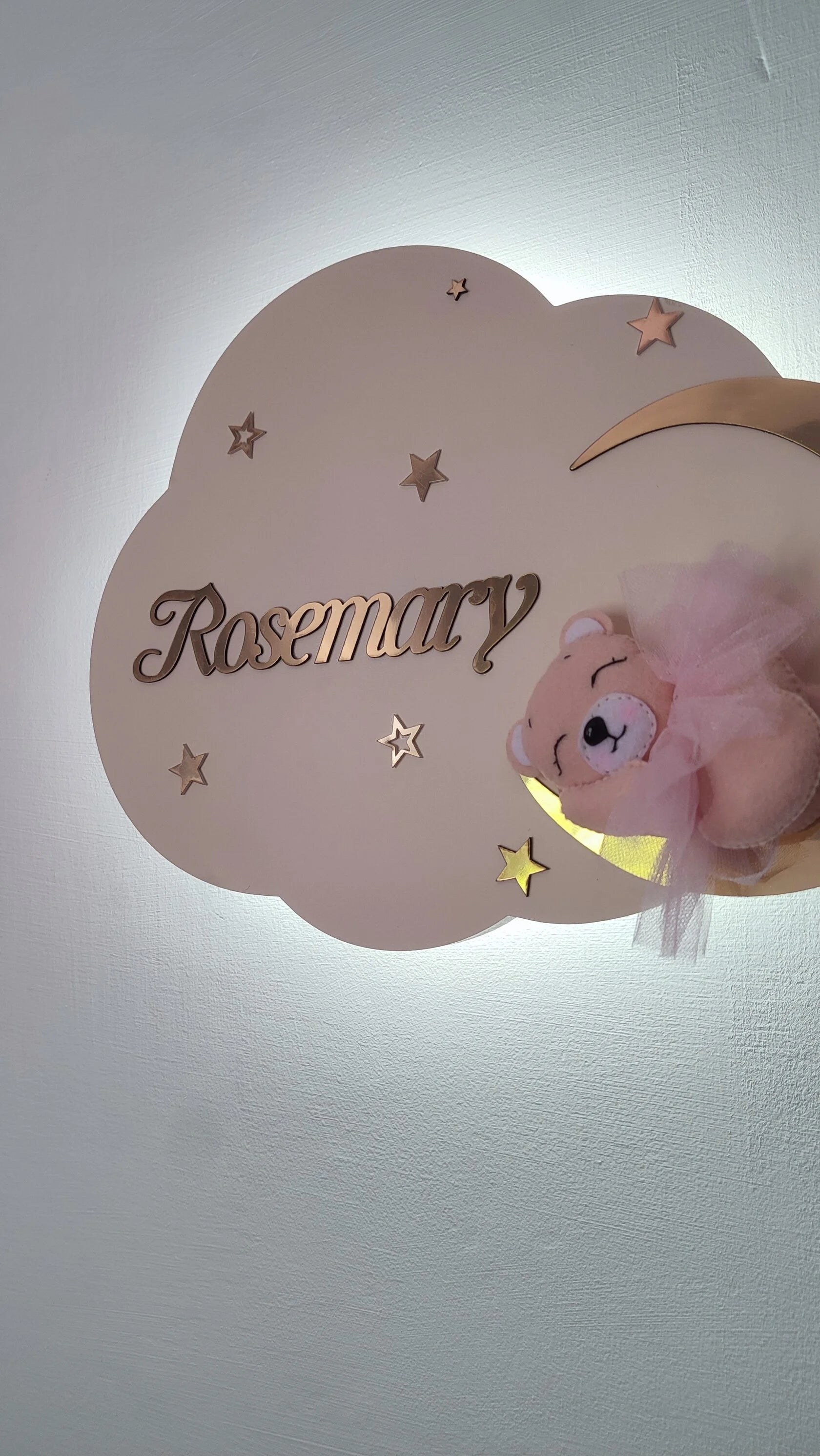 Luce notturna nuvola rosa cipria con nome personalizzato, orsetto in tulle rosa sulla luna dorata, cameretta neonata