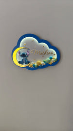 Luce notturna nuvola Stitch con nome, bordo blu royal, luna gialla e palloncini colorati, fatta a mano