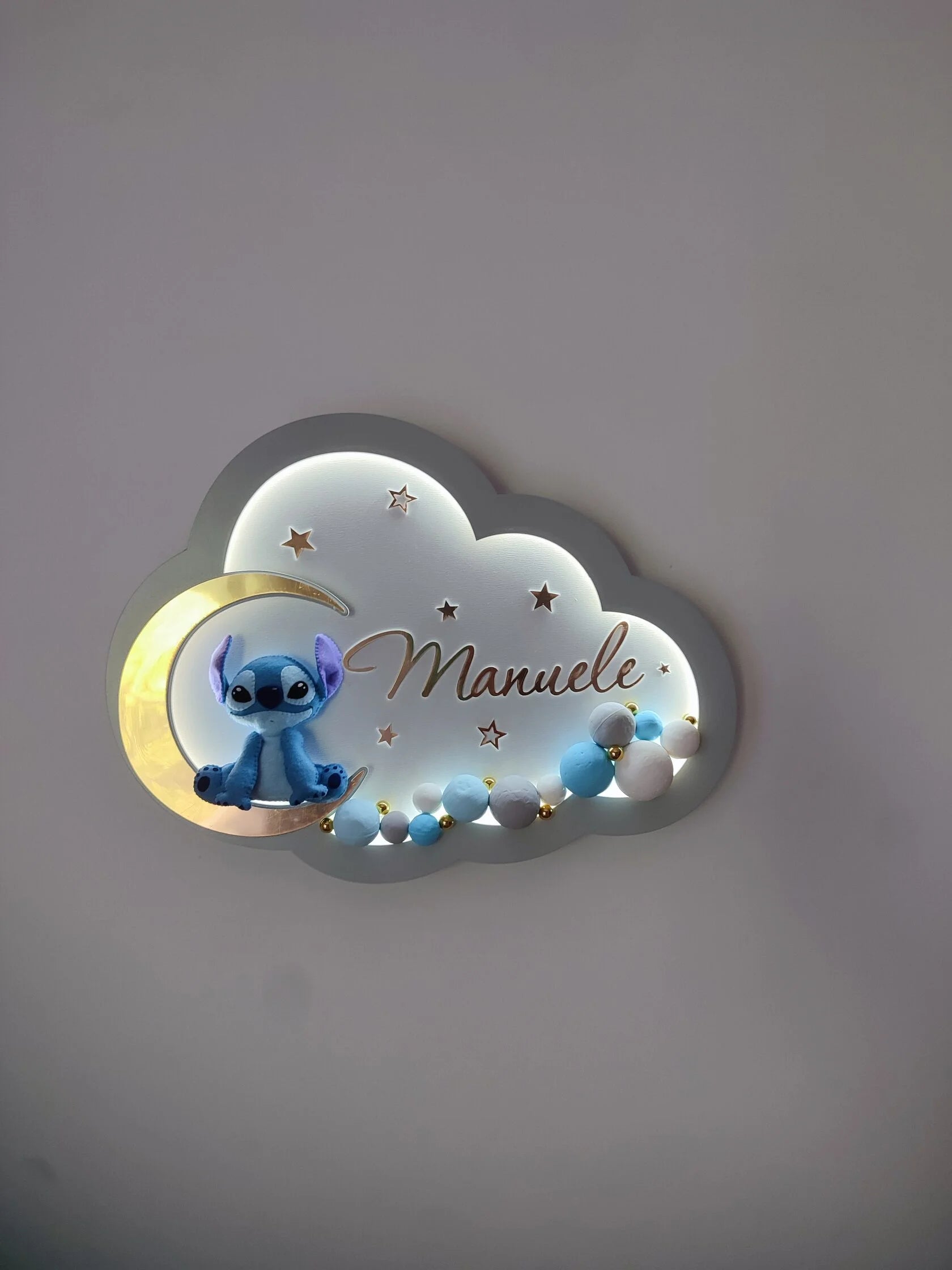Luce notturna nuvola Stitch personalizzata con nome, luna dorata, palloncini turchese e bianchi, fatta a mano
