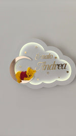 Luce Notturna per Bambini Personalizzata Winnie the Pooh che Dorme – Con Nome Bambino - universo del bambino