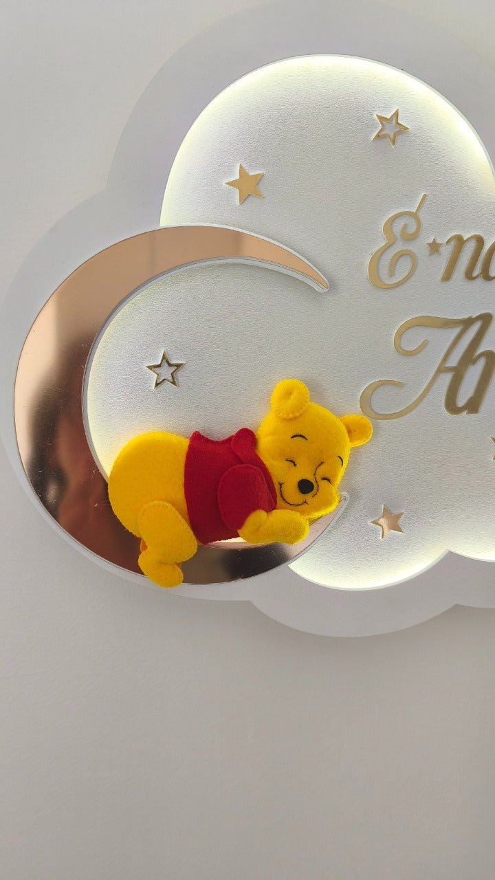 Luce Notturna per Bambini Personalizzata Winnie the Pooh che Dorme – Con Nome Bambino - universo del bambino