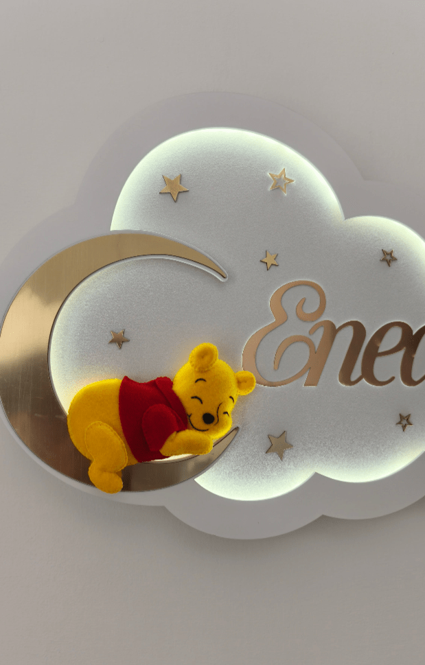 Luce Notturna per Bambini Personalizzata Winnie the Pooh che Dorme – Con Nome Bambino - universo del bambino
