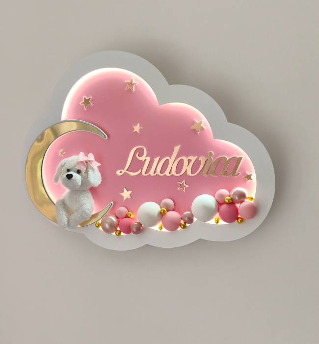 Luce notturna personalizzata a nuvola rosa e oro con nome, cagnolino, stelle e palline decorative