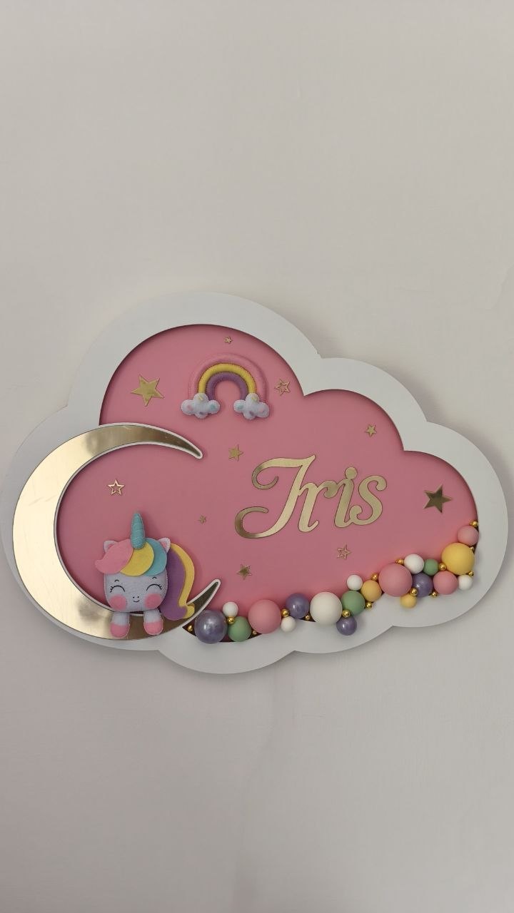 Luce notturna nuvola rosa personalizzata con nome bambina, unicorno kawaii arcobaleno su luna dorata