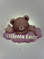 Luce notturna stampata con orsetto su nuvola rosa accesa da parete, lampada led printer personalizzata con nome.