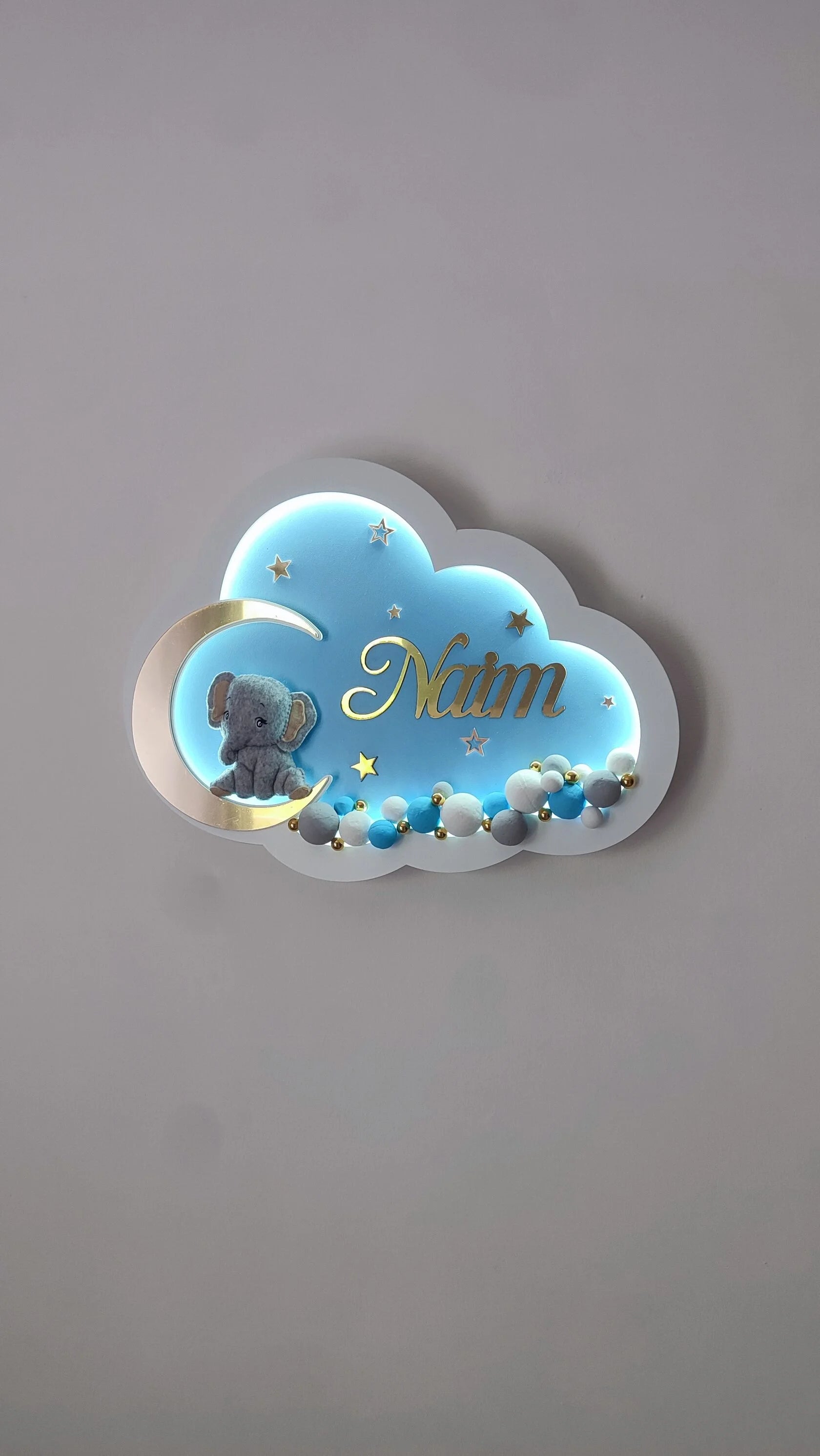 luce notturna personalizzata nuvola azzurra con nome, elefantino feltro su luna dorata e perline