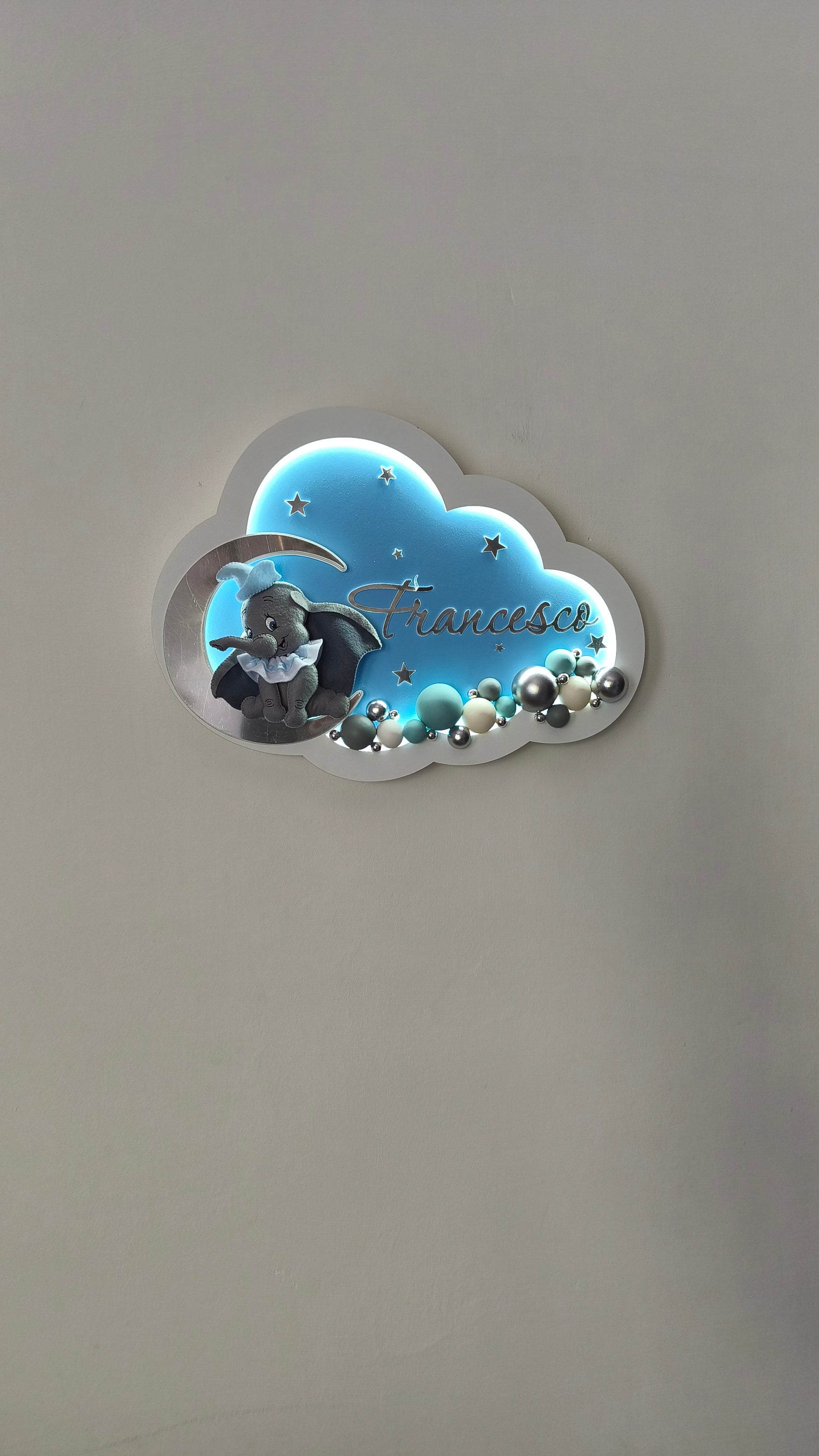 Luce notturna personalizzata nuvola azzurra, Dumbo sulla luna argento, nome inciso su misura, luce LED fredda, regalo bambino nascita
