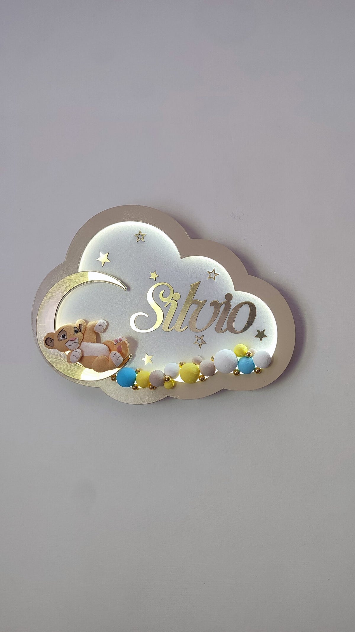  Luce notturna bambini nuvola beige con leoncino sulla luna, nome personalizzato e palline colorate