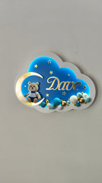 Luce notturna nuvola blu royal con orsetto sulla luna dorata, nome inciso oro, stelle e palline azzurre e bronzo LED, regalo nascita bambino