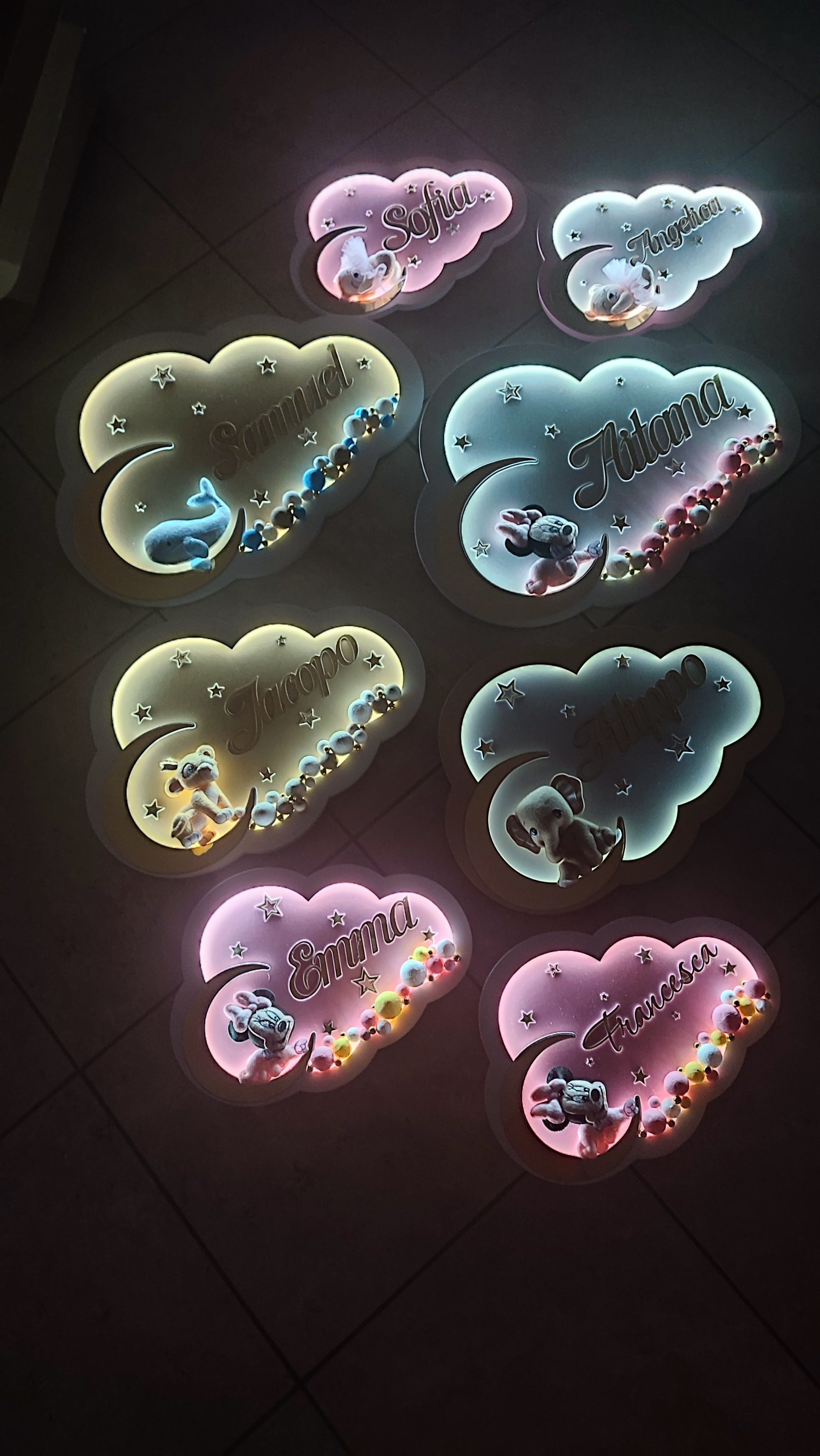 Luci notturne nuvola personalizzate accese al buio, più varianti colori e personaggi, nomi incisi LED, regalo nascita bambino bambina