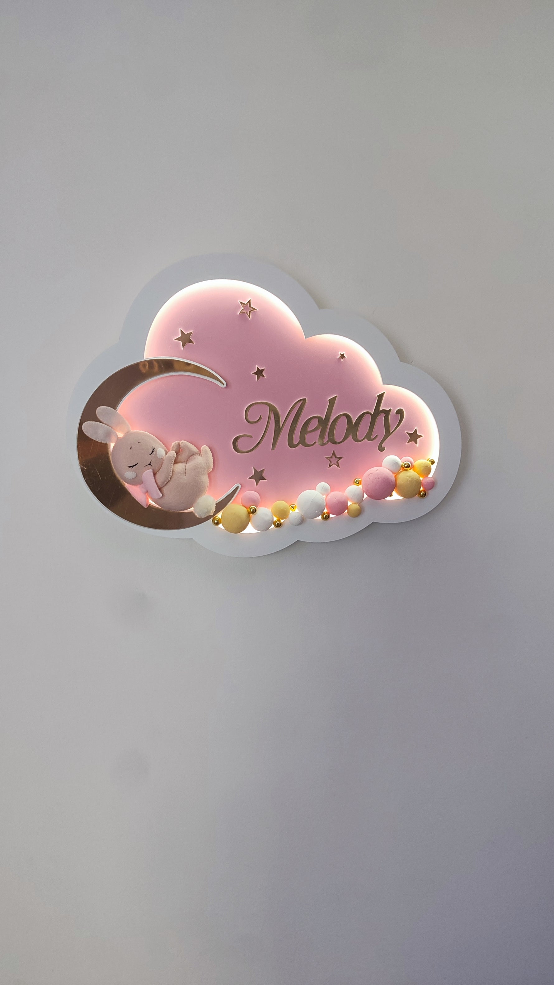 Luce notturna nuvola rosa LED coniglietto sulla luna dorata, nome personalizzato inciso, palline colorate, regalo neonata cameretta
