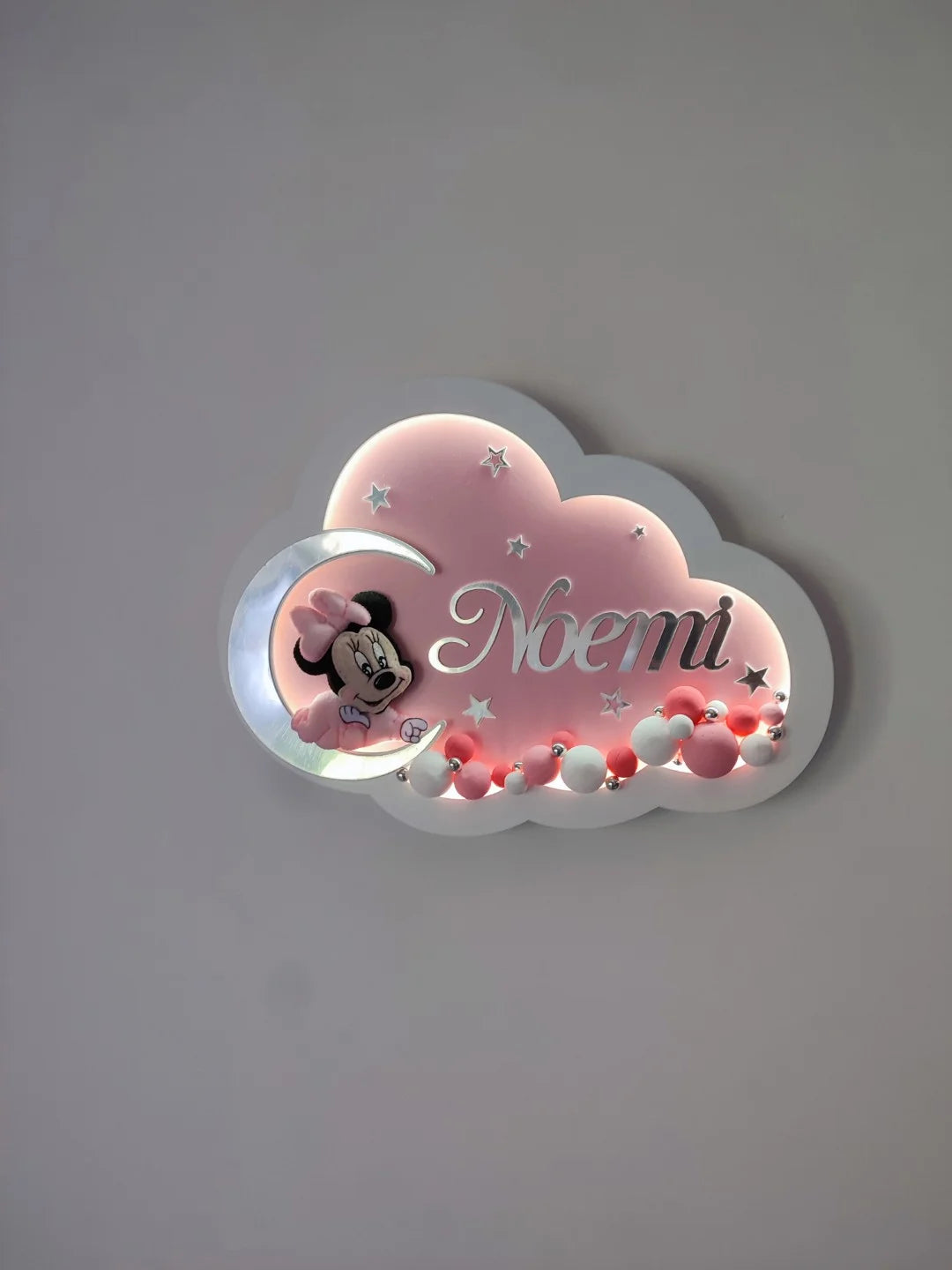 Luce notturna LED nuvola bianco/rosa personalizzata con topolina in feltro su luna d'argento, nome e perline dipinti a mano