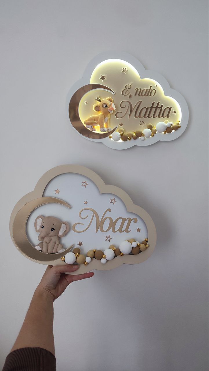 Luce notturna nuvola bianca nome personalizzato, cucciolo leone e elefante feltro su luna dorata, idea regalo nascita