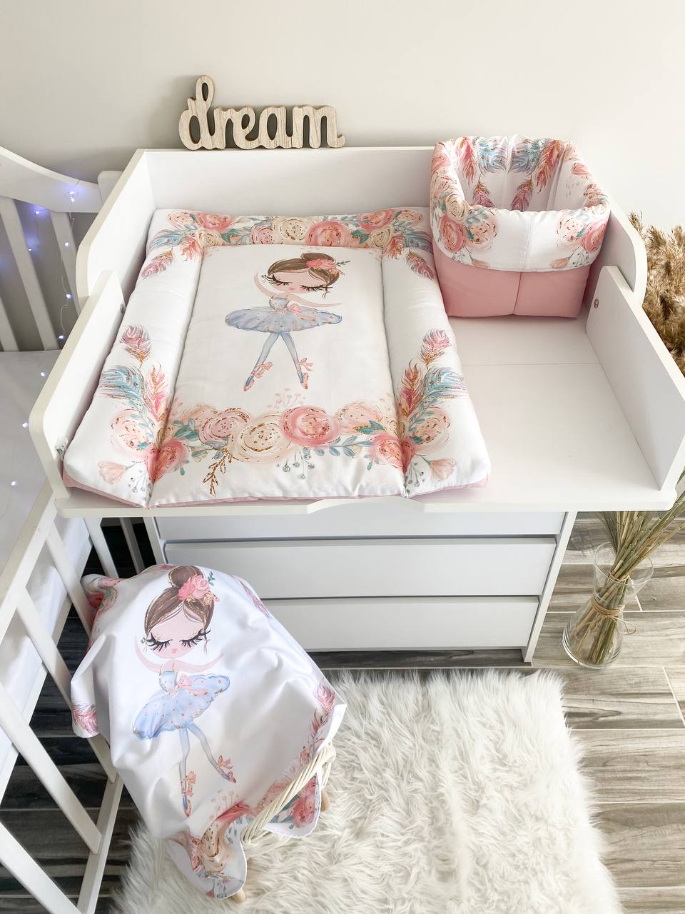 Materassino fasciatoio neonata bordi medi ballerina fiori piume rosa bianco cestino coordinato impermeabile fatto a mano