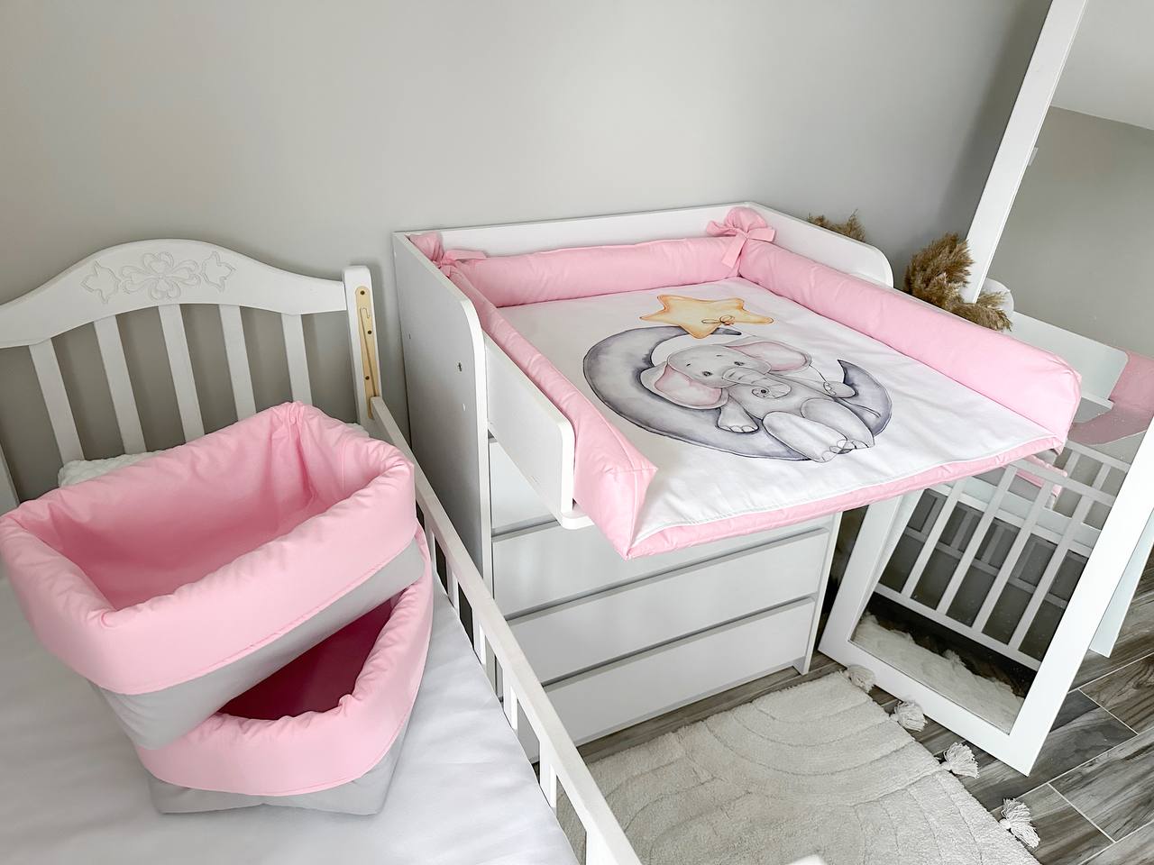 Fasciatoio personalizzato impermeabile con membrana, elefantina sulla luna e bordi alti rosa soffici con fiocchi, regalo nascita bimba