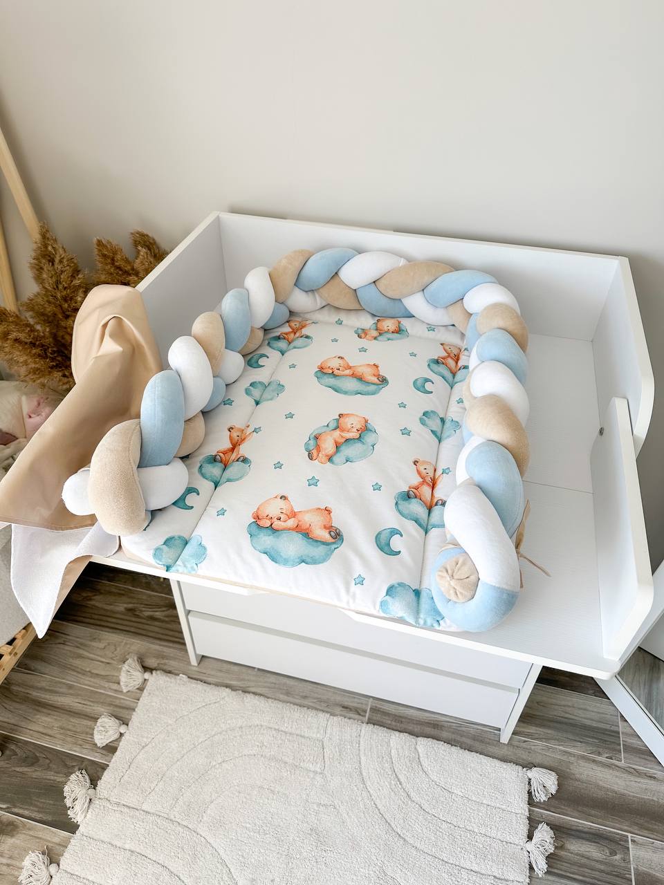 Materassino fasciatoio neonato treccia paracolpi azzurro beige bianco 
stampa orsetti nuvole stelle fatto a mano, double face impermeabile