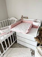 Materassino fasciatoio rosa trapuntato con fantasia cuori dorati, bordi alti imbottiti e fiocchi decorativi fatto a mano per neonata