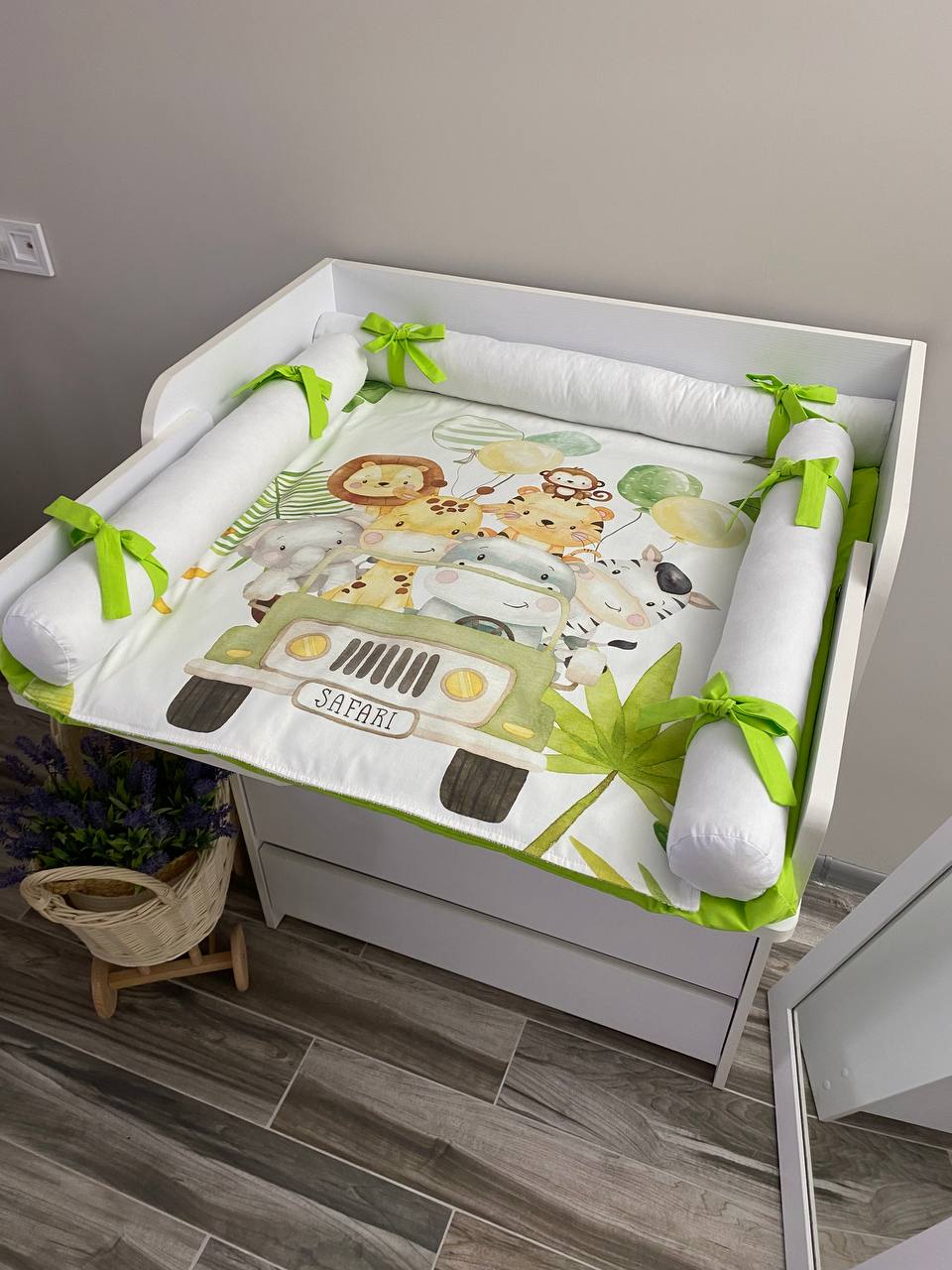 Materassino fasciatoio neonato bianco verde lime rulli paracolpi fiocchi stampa safari jeep animali, fato a mano