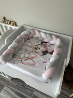 Fasciatoio con materassino e paracolpi a treccia rosa e grigio, stampa Minnie Mouse per neonata, artigianale e impermeabile