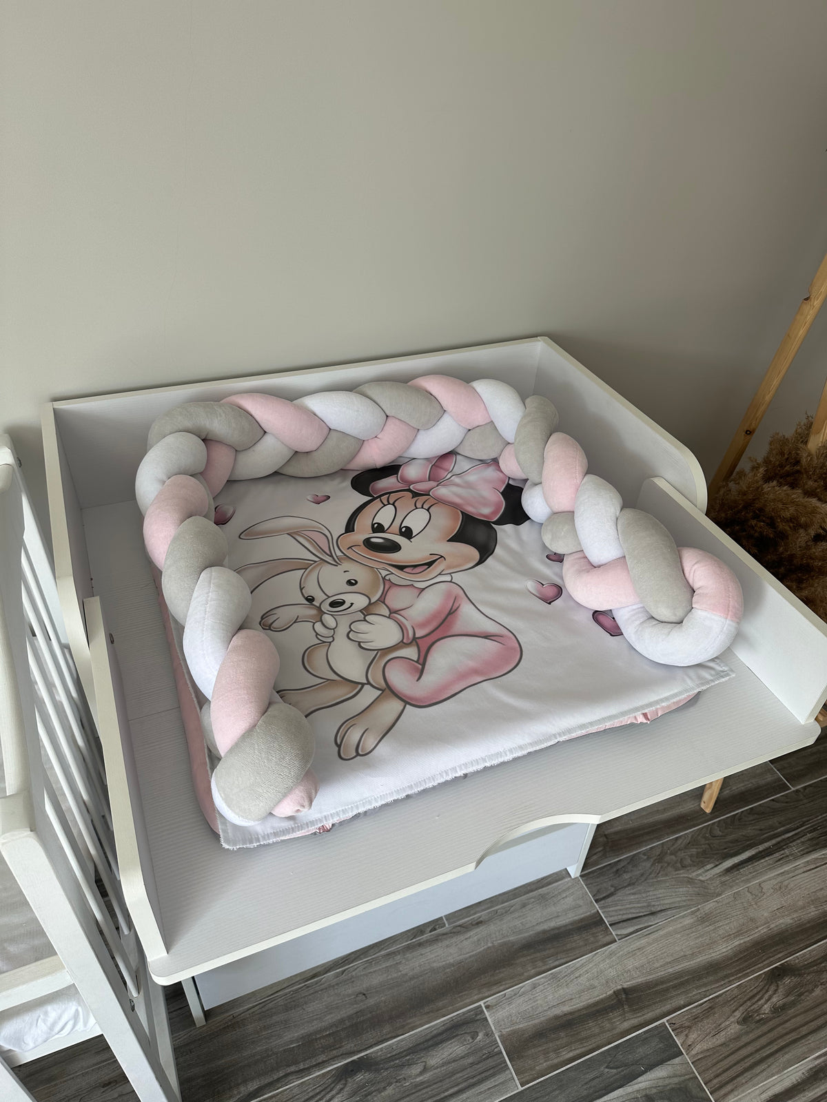 Materassino fasciatoio neonata treccia paracolpi rosa bianco grigio 
Minnie Mouse stampa personalizzata, double face impermeabile fatto a mano