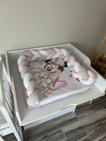 Materassino fasciatoio neonata treccia paracolpi rosa bianco grigio 
Minnie Mouse stampa personalizzata, double face impermeabile fatto a mano