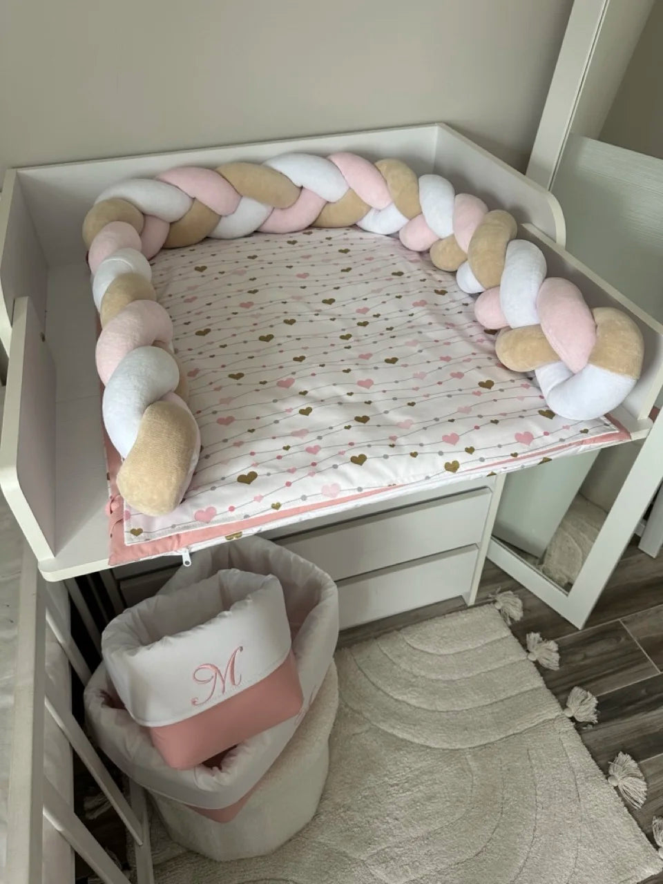 Materassino fasciatoio intrecciato neonato in cotone cuori rosa baby, treccia paracolpi removibile fatta a mano, double face impermeabile su misura