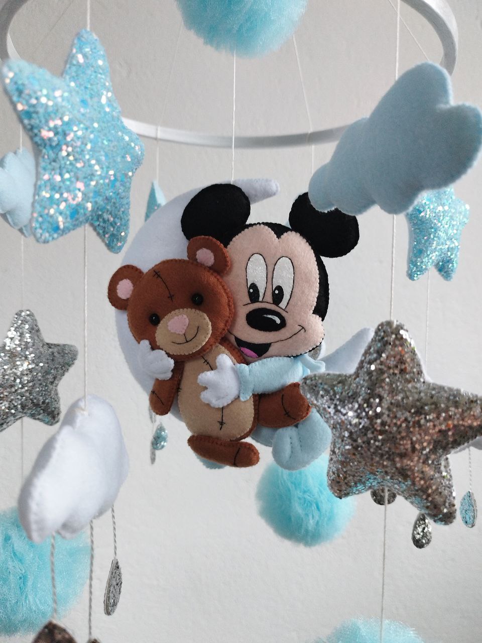Carillon cameretta neonato topolino feltro azzurro stelle glitter, cerchio legno handmade