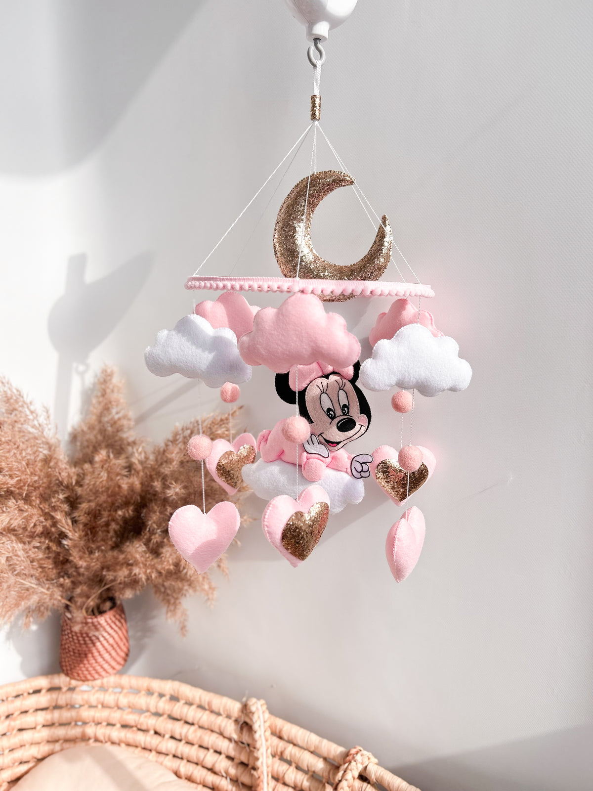 Mobile culla Minnie Mouse rosa feltro nuvole cuori luna oro neonata cameretta bambina handmade