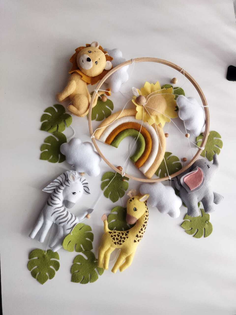 Giostrina musicale culla personalizzata safari leone zebra giraffa elefante ,giallo verde grigio, handmade