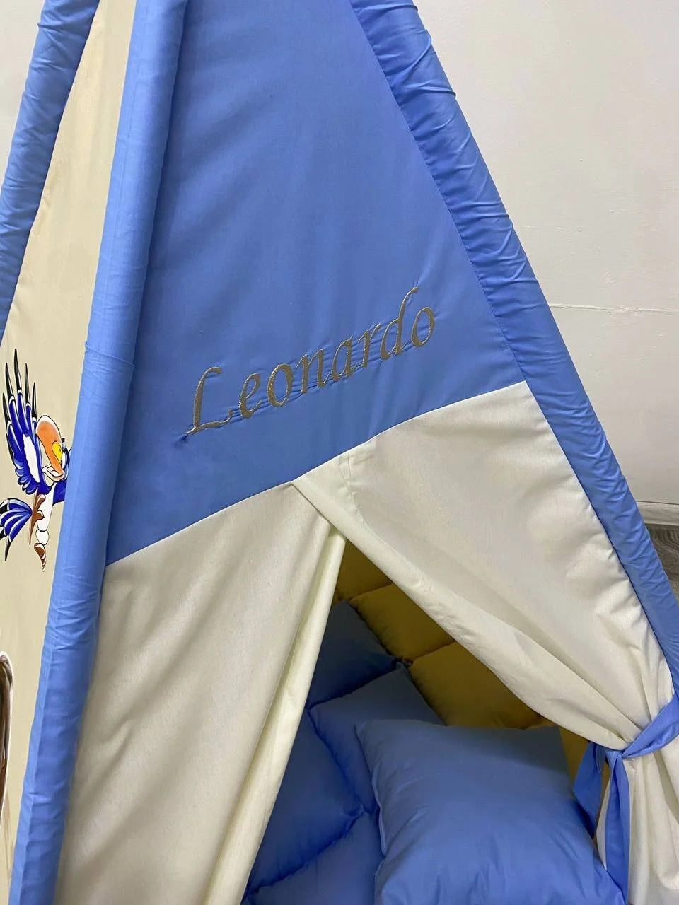 nome personalizzato sulla tenda giochi dipinta a mano leonardo