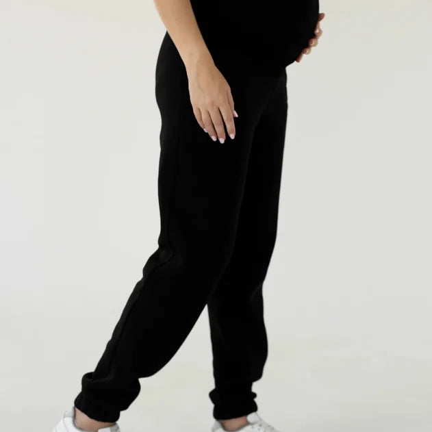 Pantaloni premaman Warm&Cosy neri in felpa garzata con fascia alta in maglia sopra il pancione