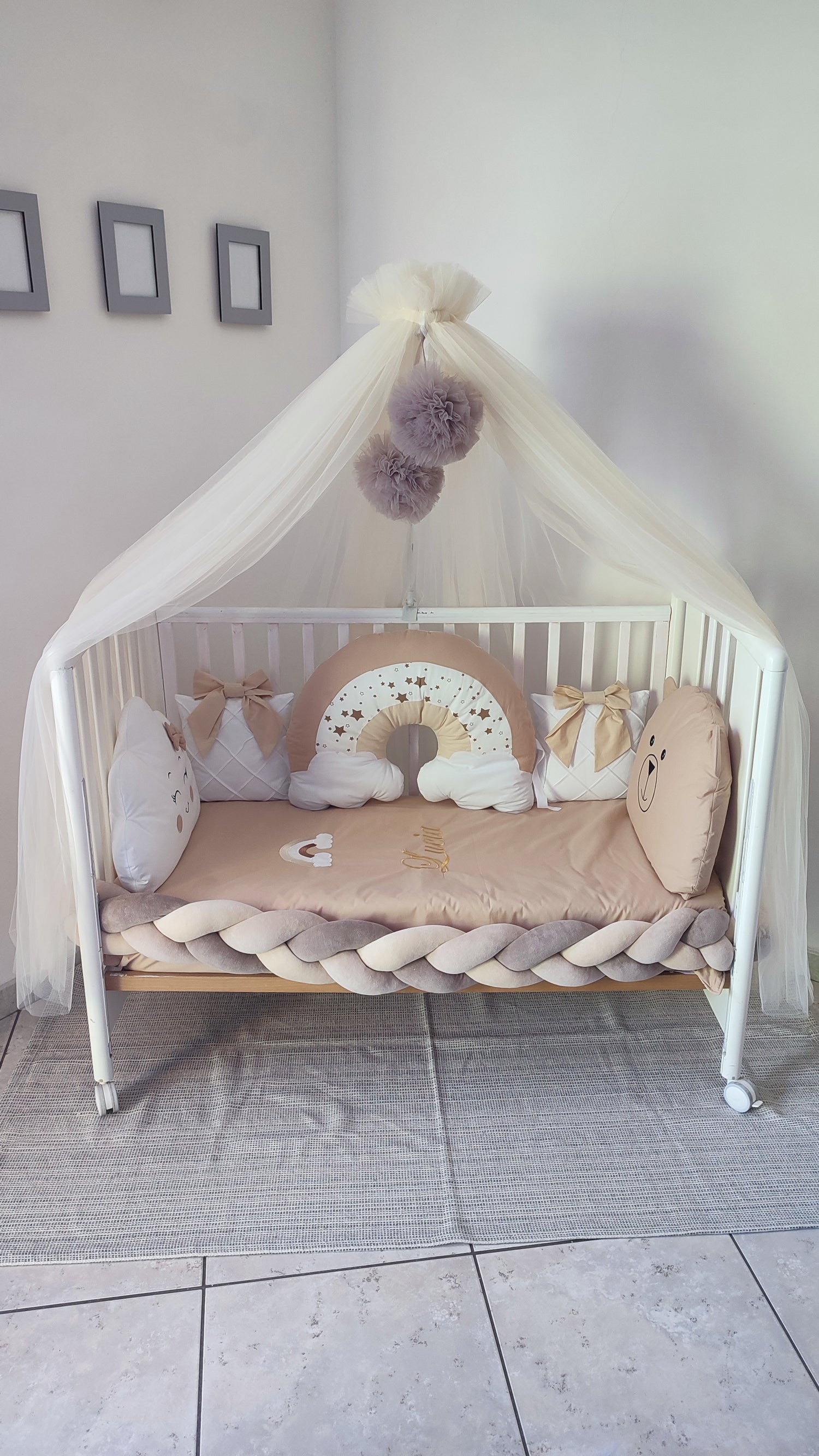 Paracolpi lettino treccia beige tortora con cuscini arcobaleno nuvola e orsetto per culla neonato unisex