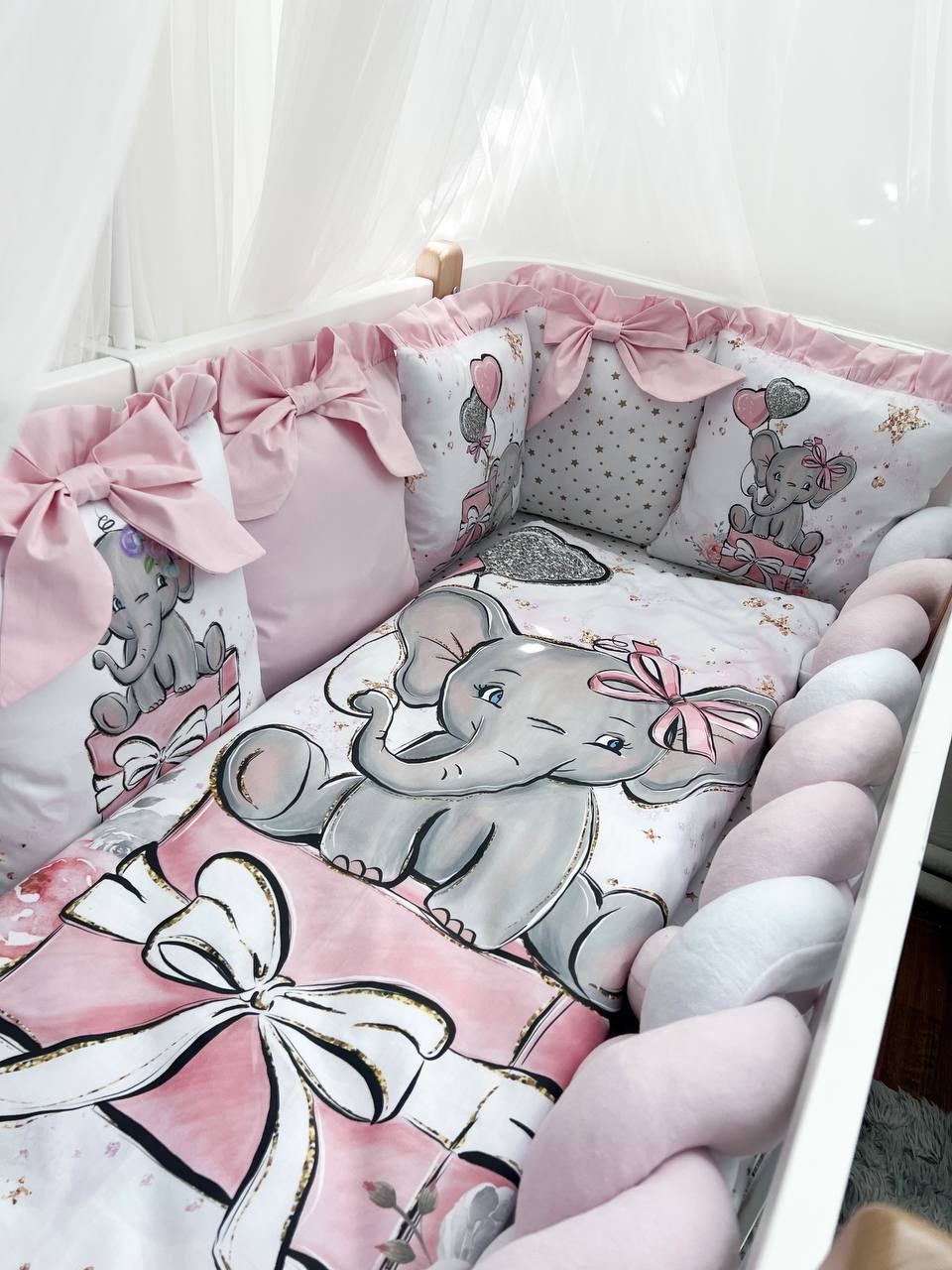 Set paracolpi e cuscini sfoderabili elefantino rosa con fiocchi, corredino lettino neonata sotto baldacchino