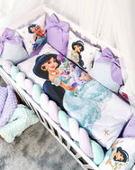 Set paracolpi lettino neonato con cuscini sfoderabili di Jasmine Disney abbinati a treccia lilla e menta