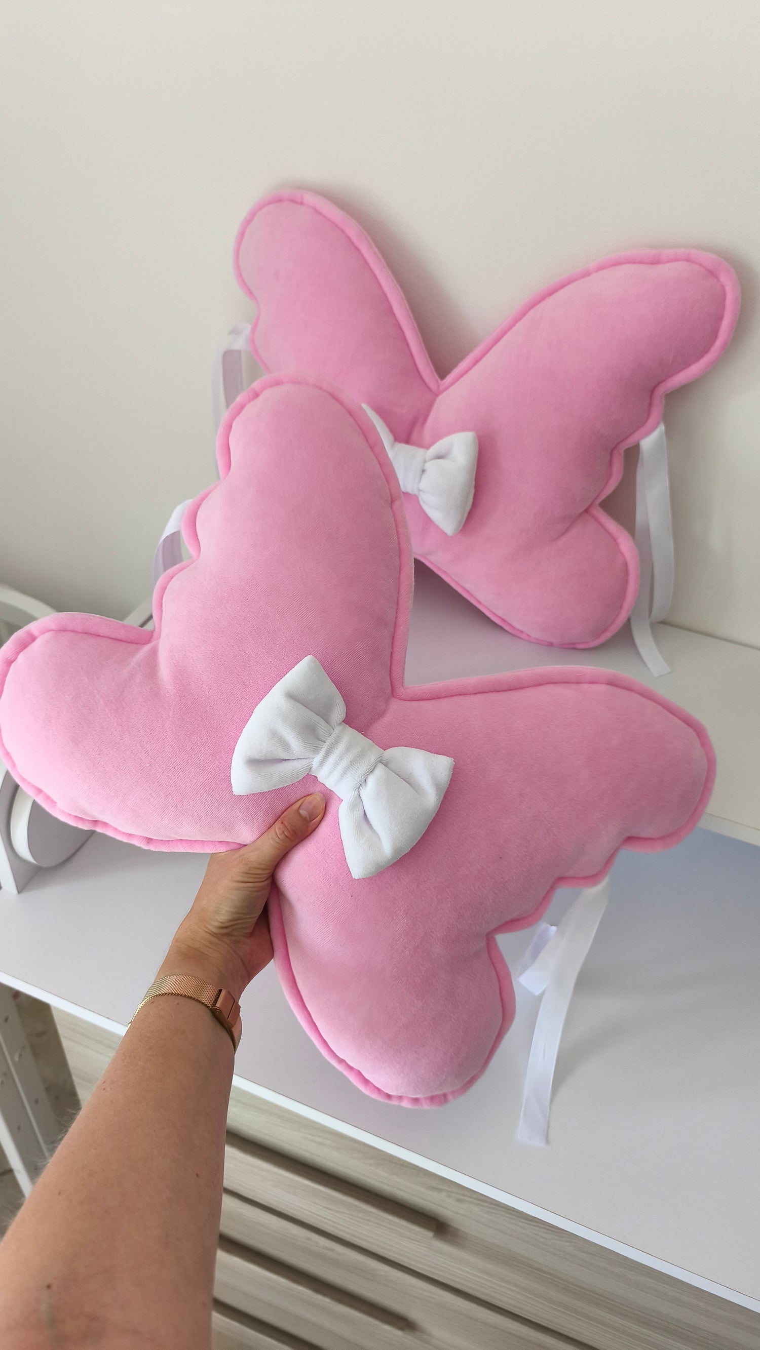 Set due cuscini farfalla rosa velluto con fiocco bianco nastri lettino cameretta bambina