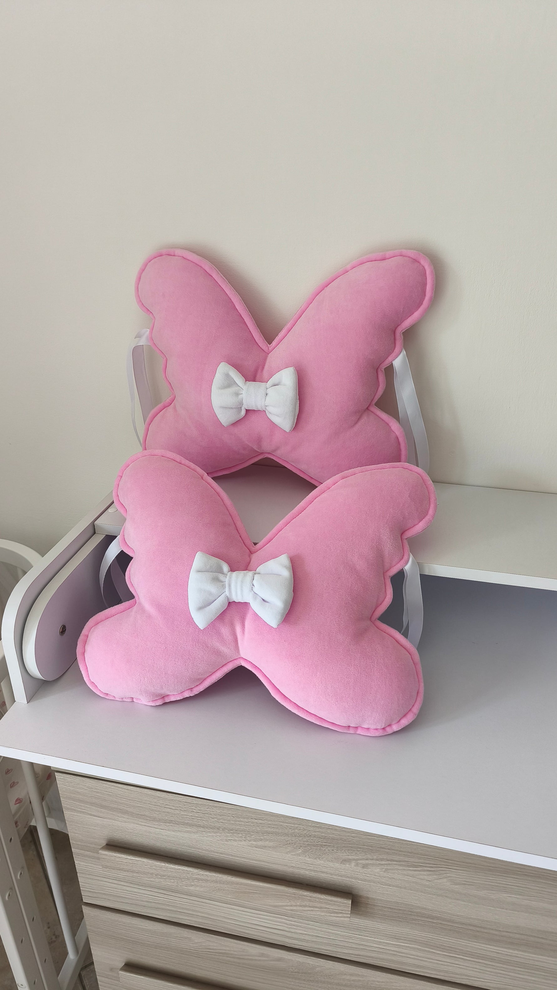 Due cuscini farfalla velluto rosa con fiocco bianco nastri lettino decorazione cameretta bambina