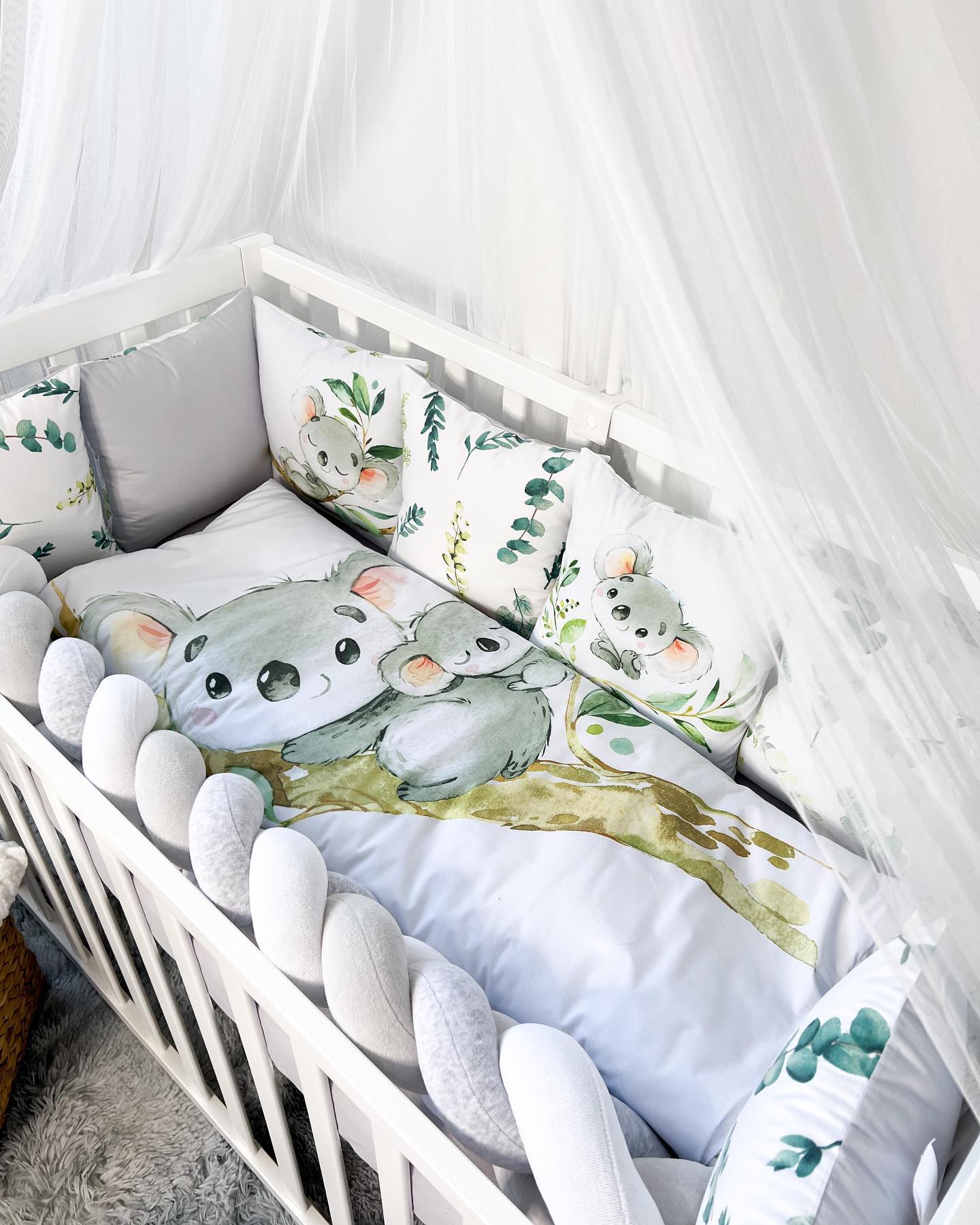 Set paracolpi cuscini sfoderabili lettino neonato, fantasia koala e eucalipto acquerello, treccia grigio bianco, baldacchino