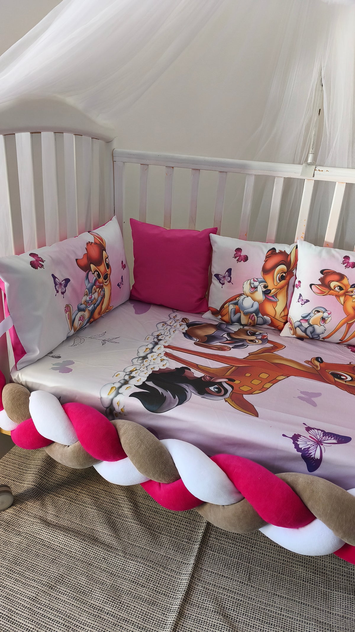 Paracolpi a treccia fucsia e bianco con cuscini neonato Disney Bambi. Paracolpi lettino treccia sfoderabile per neonata