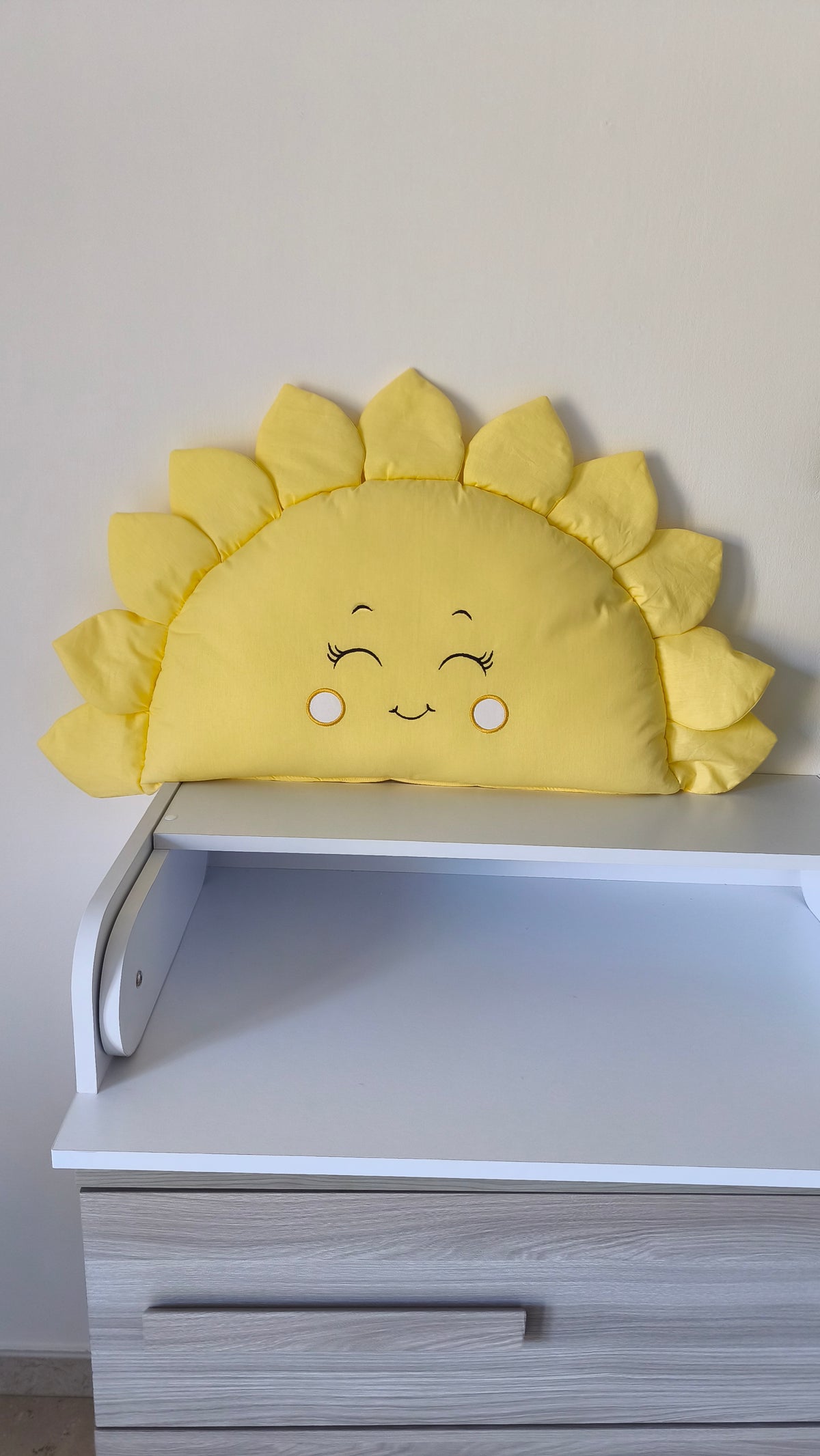 Paracolpi lettino forma sole giallo faccina sorridente cotone decorazione cameretta bambino