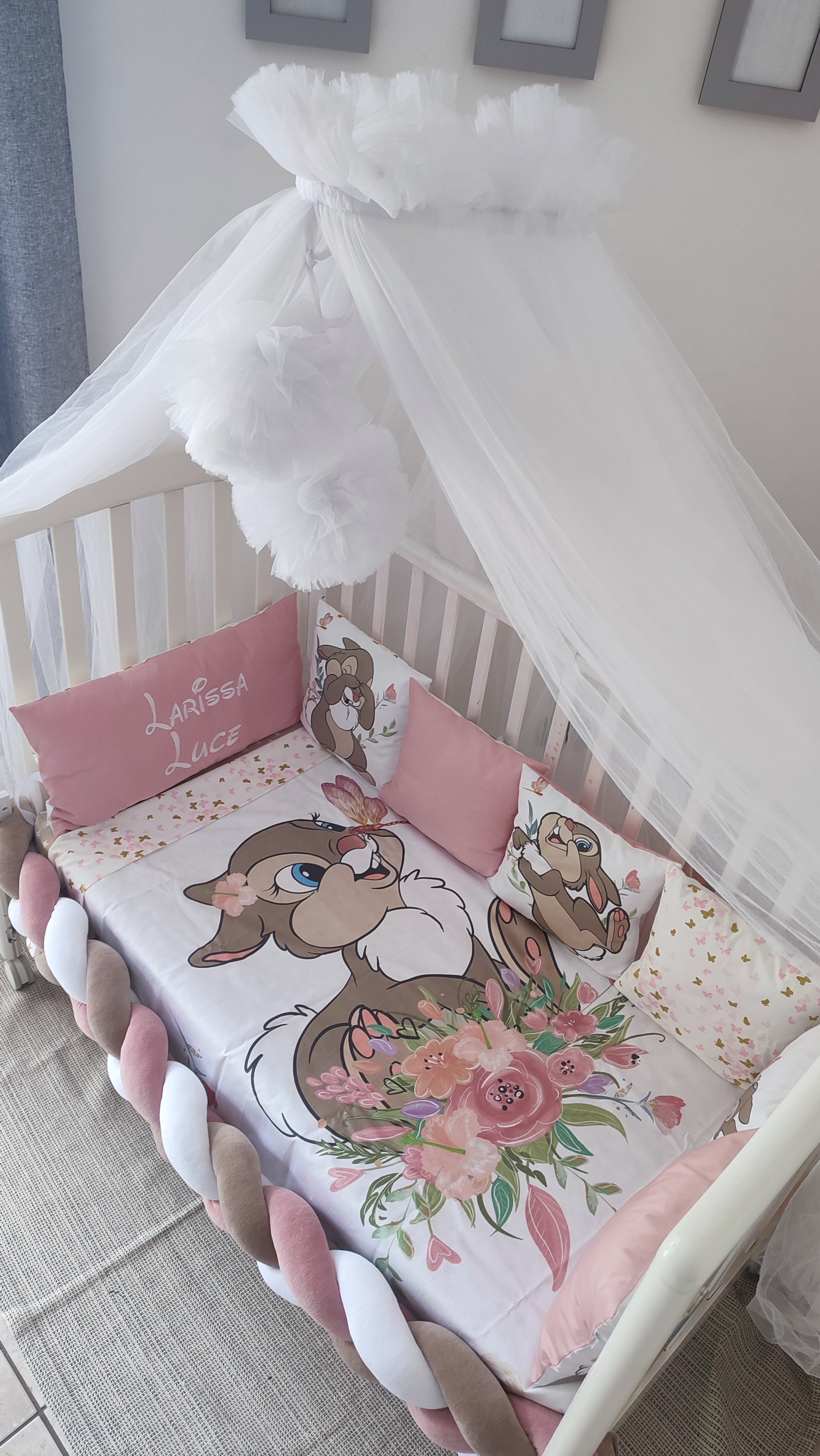 Set paracolpi treccia lettino Miss Bunny Disney con cuscini rosa e velo culla. Paracolpi culla treccia completo neonata