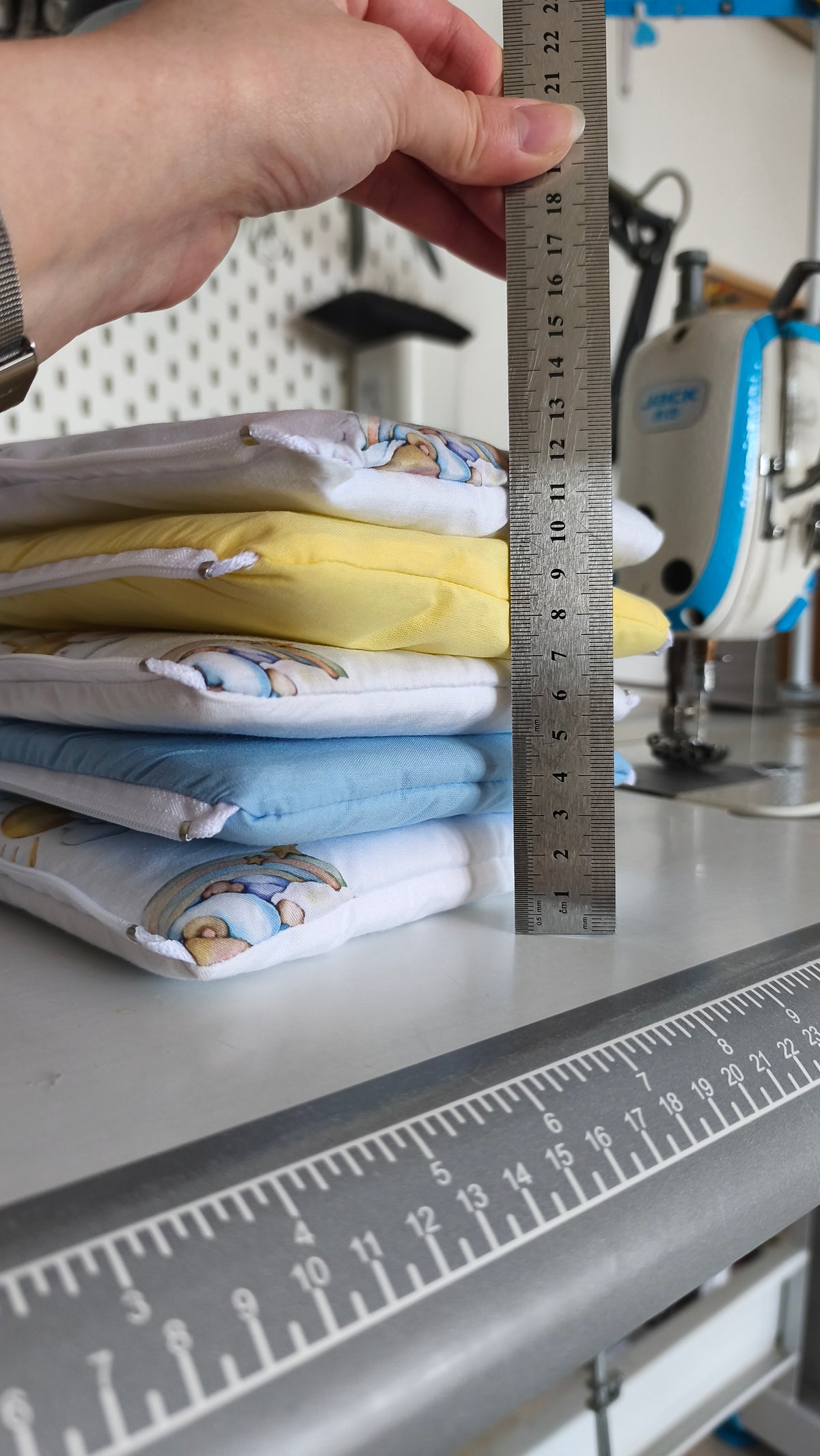 Paracolpi tubolari per lettino fatti a mano in laboratorio sartoriale misure precise, cotone morbido fantasia orsetti unisex